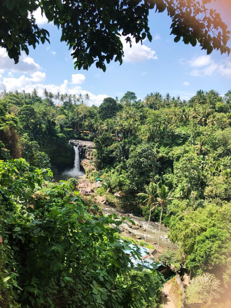 tegenungan waterfall